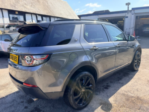 2016 Land Rover Discovery Sport Td4 Hse Black in Grey — image 5