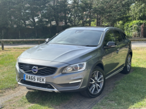 2016 Volvo V60 Cross Country 2.4 Lux D4 AWD in Grey — image 2