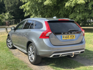 2016 Volvo V60 Cross Country 2.4 Lux D4 AWD in Grey — image 3