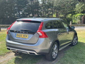 2016 Volvo V60 Cross Country 2.4 Lux D4 AWD in Grey — image 4