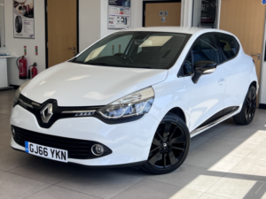 2016 Renault Clio 0.9 Dynamique S Nav Tce 90 in White — image 5