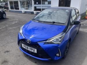 2018 Toyota Yaris 1.5 Vvt-I Grey Bi-Tone in Blue — image 5