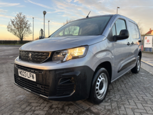 2023 Peugeot Partner 1.5 Bluehdi 1000 Professional Premium + in Grey — image 3