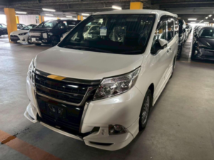 2015 Toyota Esquire 2.0 Gi 5dr 7 Seats in White — image 5
