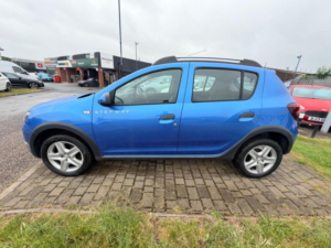 2016 Dacia Sandero Stepway 0.9 Tce Laureate Euro 6 (s/s) 5dr in Blue — image 5