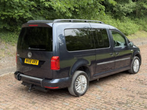 2018 Volkswagen Caddy Maxi Life 2.0 Tdi Bluemotion Tech in Blue — image 5