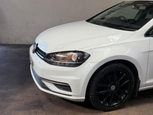 2017 Volkswagen Golf 1.6 Tdi Bluemotion Tech S Euro 6 (s/s) 5dr in White — image 2