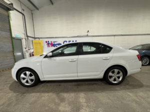 2015 Skoda Octavia 1.6 Tdi Greenline Iii in White — image 2