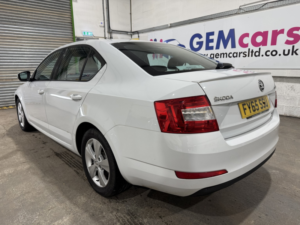 2015 Skoda Octavia 1.6 Tdi Greenline Iii in White — image 3