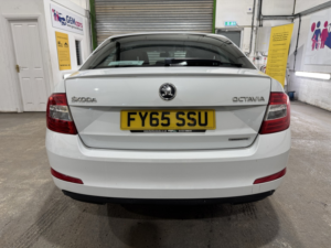 2015 Skoda Octavia 1.6 Tdi Greenline Iii in White — image 4