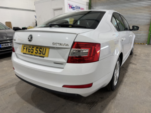 2015 Skoda Octavia 1.6 Tdi Greenline Iii in White — image 5
