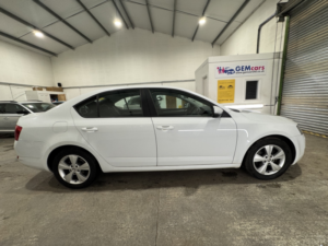 2015 Skoda Octavia 1.6 Tdi Greenline Iii in White — image 6