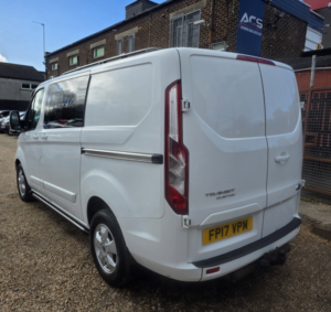 2017 Ford Transit Custom 2.0 Tdci 290 Panel Van 5dr Diesel Manual L2 H1 (157 G/km, 104 Bhp) in Multicolour — image 3