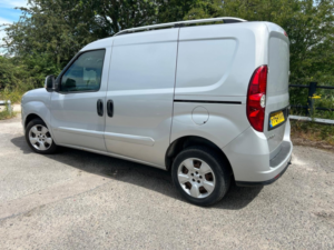 2014 Vauxhall Combo 1.3 Cdti 2000 16v Sportive in Silver — image 4