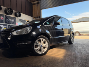 2014 Ford S-Max 2.0 Tdci Titanium Euro 5 5dr in Black — image 3
