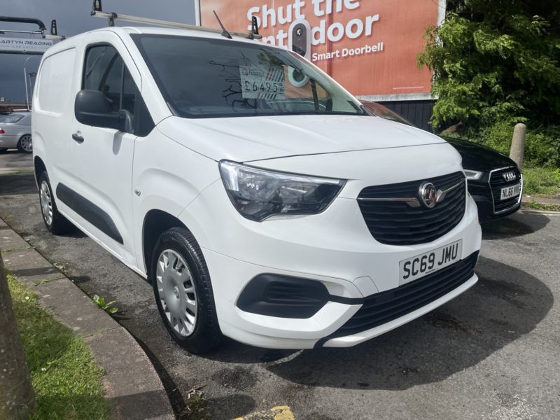 2020 Vauxhall Combo 1.6 Turbo D 2300 Sportive in White — image 1
