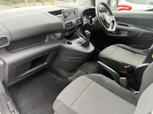 2020 Vauxhall Combo 1.6 Turbo D 2300 Sportive in White — image 4