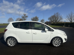 2014 Vauxhall Meriva 1.4 16v Se in White — image 3