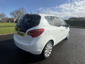 2014 Vauxhall Meriva 1.4 16v Se in White — image 4