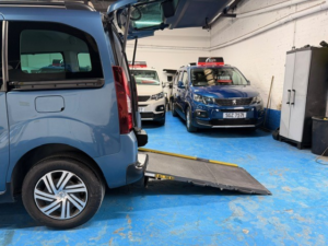 2016 Citroen Berlingo 1.6 Bluehdi Xtr in Blue — image 5