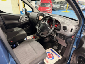 2016 Citroen Berlingo 1.6 Bluehdi Xtr in Blue — image 6
