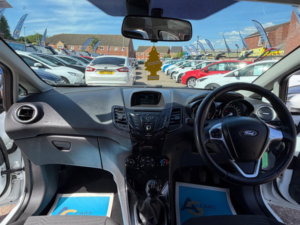 2015 Ford Fiesta 1.25 Zetec Euro 6 5dr in White — image 2