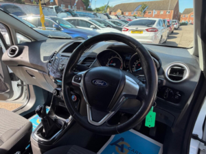 2015 Ford Fiesta 1.25 Zetec Euro 6 5dr in White — image 3