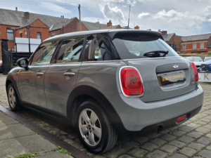 2015 MINI Hatch 1.2 5-Door Hatch One in Grey — image 6