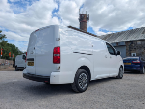 2020 Vauxhall Vivaro 2.0 Turbo D 3100 Sportive L2 H1 Euro 6 (s/s) 5dr in White — image 3