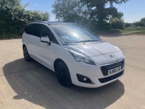 2016 Peugeot 5008 1.6 Bluehdi Allure Automatic in White — image 2