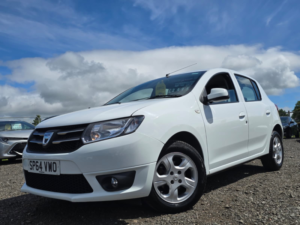 2014 Dacia Sandero 1.2 Laureate Hatchback 5dr Petrol Manual Euro 5 (75 Ps) in White — image 2