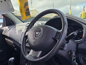 2014 Dacia Sandero 1.2 Laureate Hatchback 5dr Petrol Manual Euro 5 (75 Ps) in White — image 3