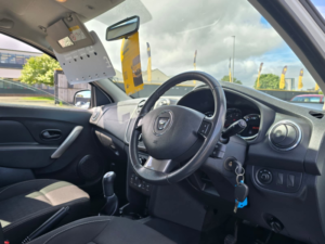 2014 Dacia Sandero 1.2 Laureate Hatchback 5dr Petrol Manual Euro 5 (75 Ps) in White — image 5