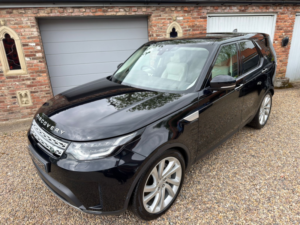 2018 Land Rover Discovery 3.0 Sd V6 Hse Luxury in Black — image 2
