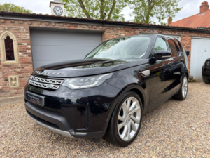 2018 Land Rover Discovery 3.0 Sd V6 Hse Luxury in Black — image 4