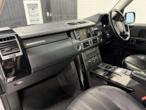 2012 Land Rover Range Rover 4.4 Td V8 Westminster in White — image 4