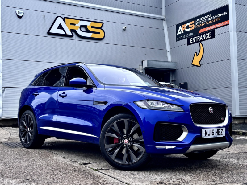 2016 Jaguar F-Pace 3.0 D300 V6 First Edition in Blue — image 1