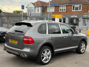 2009 Porsche Cayenne 3.0 Tdi V6 Tiptronic S AWD 5dr in Grey — image 3