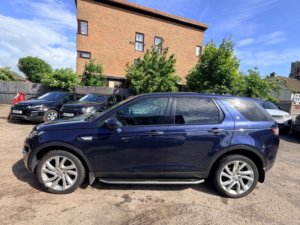 2015 Land Rover Discovery Sport Td4 Hse Luxury in Blue — image 4
