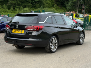 2017 Vauxhall Astra 1.6 Cdti Blueinjection Sri Nav Sports Tourer 5dr Diesel Manual Euro 6 (s/s) (136 Ps) in Black — image 5