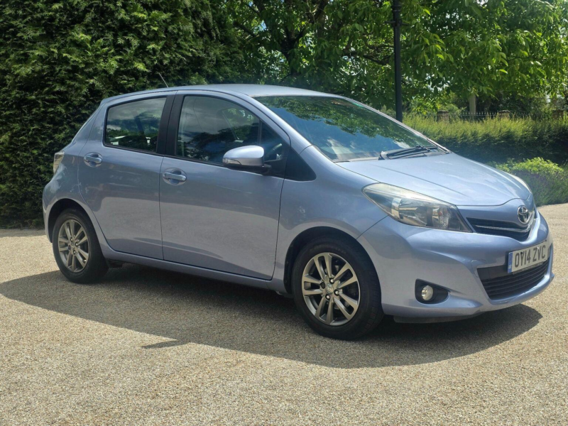 2014 Toyota Yaris 1.33 Dual Vvt-I Icon Plus Euro 5 5dr in Blue — image 1