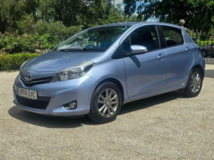 2014 Toyota Yaris 1.33 Dual Vvt-I Icon Plus Euro 5 5dr in Blue — image 3