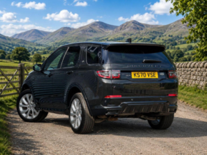2020 Land Rover Discovery Sport 2.0 D240 Mhev R-Dynamic Hse Auto 4WD Euro 6 (s/s) 5dr in Black — image 4