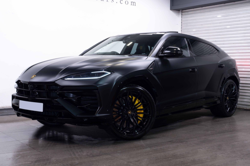 2025 Lamborghini Urus 4.0 V8 Biturbo 25.9kwh Se Auto 4WD Euro 6 5dr in Black — image 1
