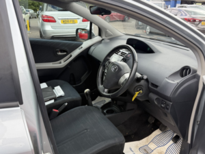 2008 Toyota Yaris 1.3 Vvt-I T3 in Silver — image 2