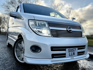 2008 Nissan Elgrand 2.5 Highway Star in White — image 4
