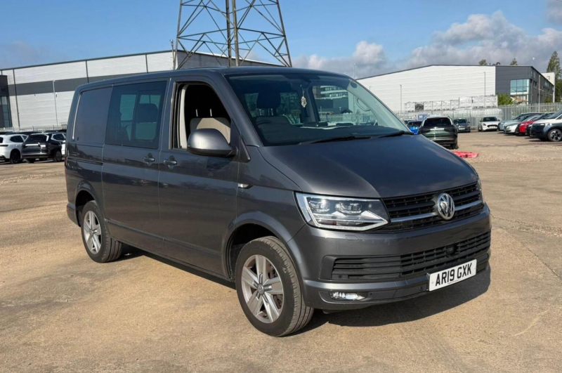 2019 Volkswagen Transporter 2.0 Bitdi T32 Bluemotion Tech Highline Kombi DSG Fwd Swb Euro 6 (s/s) 5dr in Grey — image 1