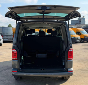 2019 Volkswagen Transporter 2.0 Bitdi T32 Bluemotion Tech Highline Kombi DSG Fwd Swb Euro 6 (s/s) 5dr in Grey — image 4