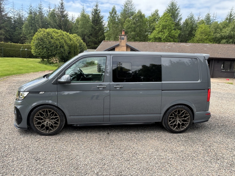 2023 Volkswagen Transporter Combi 2.0 Tdi T28 Highline in Grey — image 1