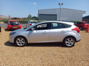 2014 Ford Focus 1.6 Tdci Zetec Navigator Euro 5 (s/s) 5dr in Silver — image 4